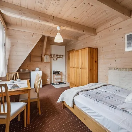 Konukevi Bystry, Pod Nosalem