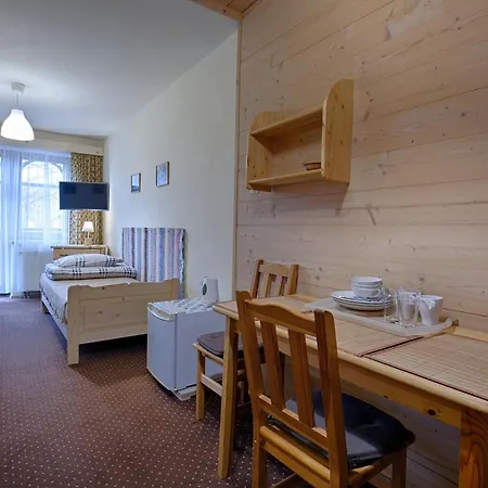 Konukevi Bystry, Pod Nosalem 3*